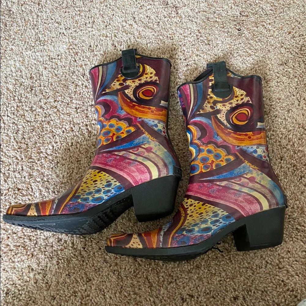 Artsy rain boots.